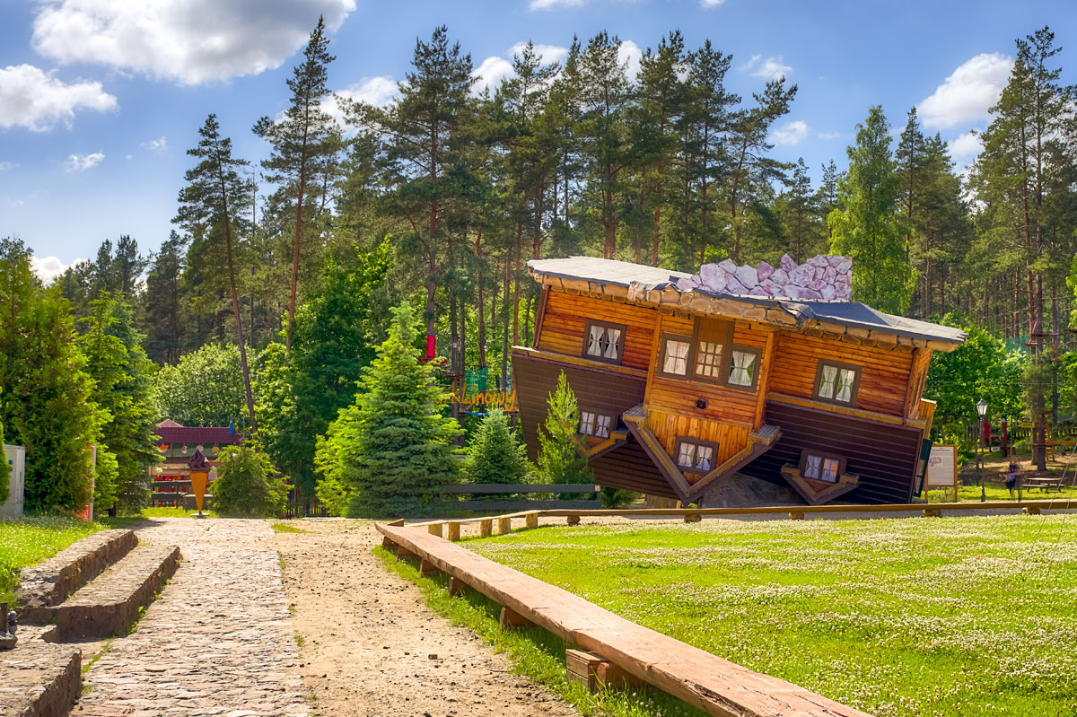 upside down house in Szymbark